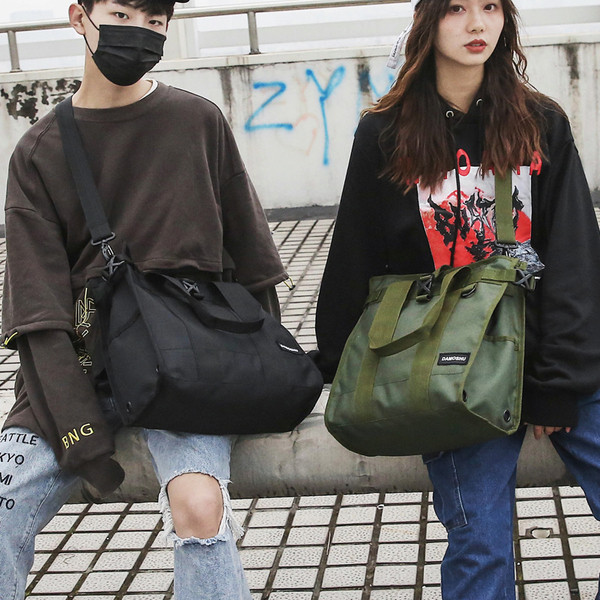 Hétköznapi férfi táska két színben emblémával