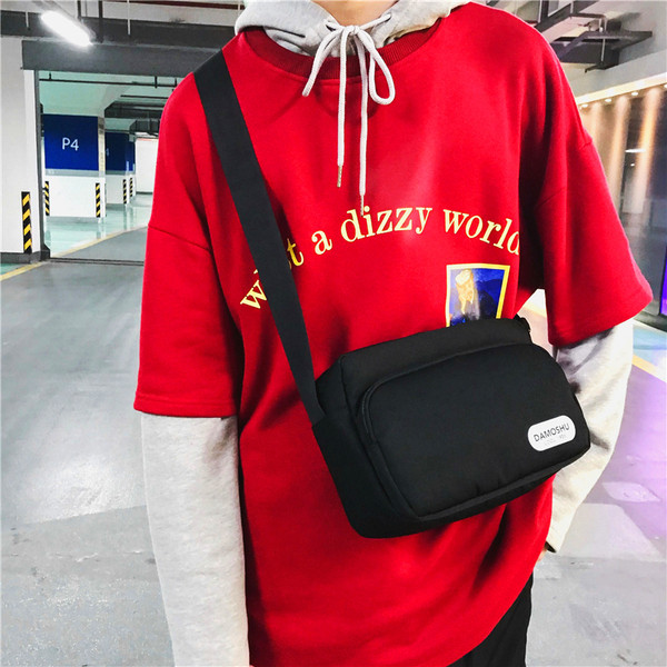 Modern férfi táska négy színben emblémával