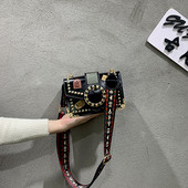 Új modell eko bőrből készült női táska több színben, fém elemmel