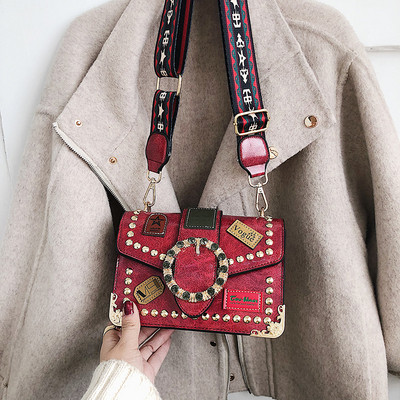 Új modell eko bőrből készült női táska több színben, fém elemmel