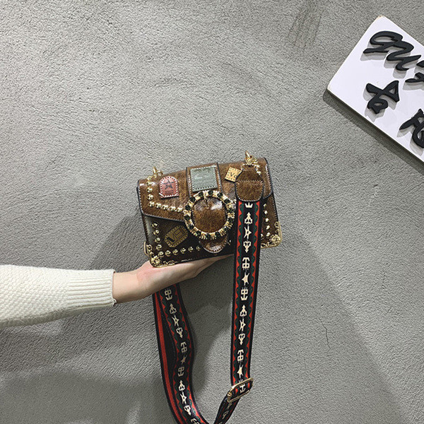 Új modell eko bőrből készült női táska több színben, fém elemmel