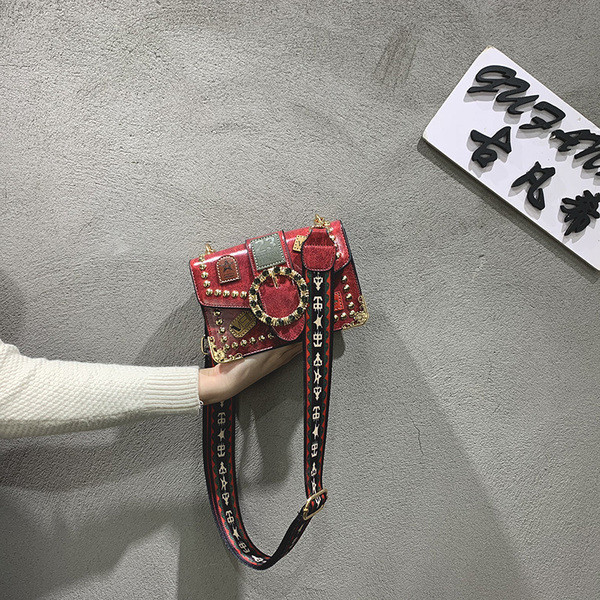 Új modell eko bőrből készült női táska több színben, fém elemmel