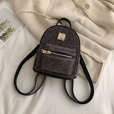 Modern női hátizsák több színben, fém díszítéssel