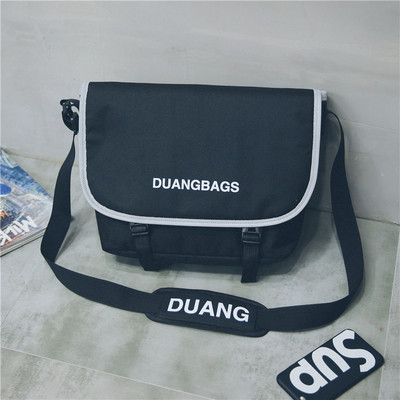 Férfi modern táska négy színben felirattal