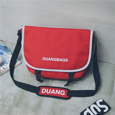 Férfi modern táska négy színben felirattal