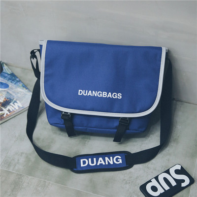 Férfi modern táska négy színben felirattal