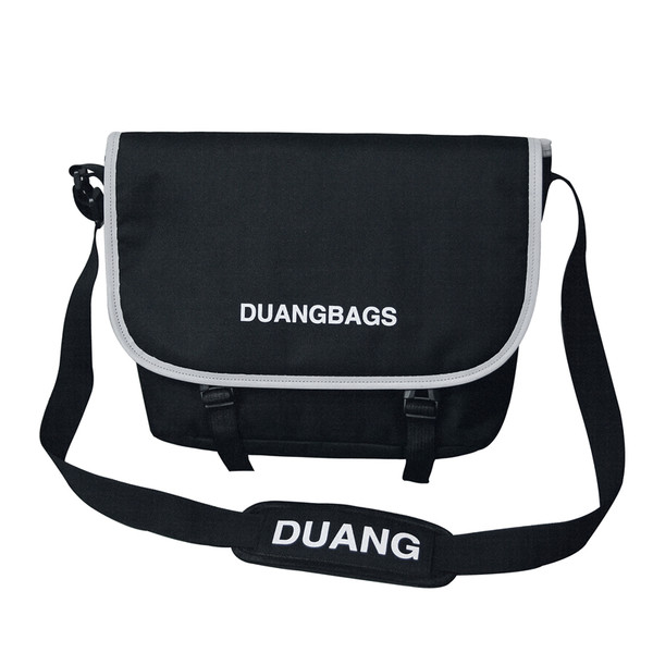 Férfi modern táska négy színben felirattal