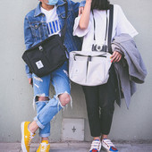 Egyszerű férfi táska hosszú pánttal, négy színben