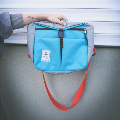 Egyszerű férfi táska hosszú pánttal, négy színben