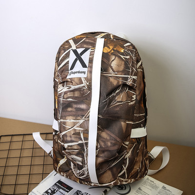 Modern férfi hátizsák öt színben emblémával