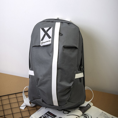 Modern férfi hátizsák öt színben emblémával