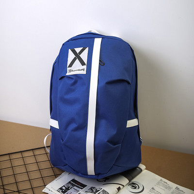 Modern férfi hátizsák öt színben emblémával