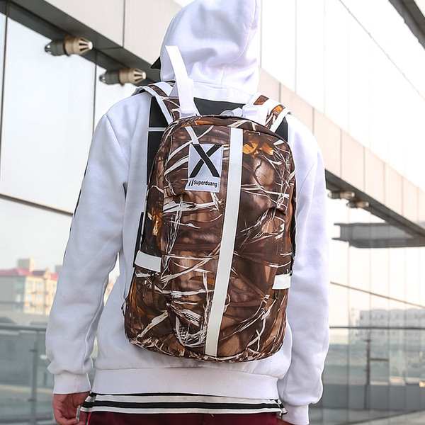 Modern férfi hátizsák öt színben emblémával