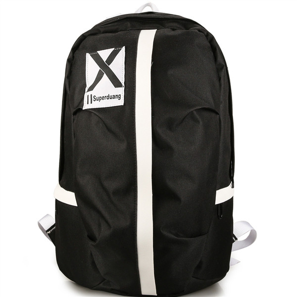 Modern férfi hátizsák öt színben emblémával