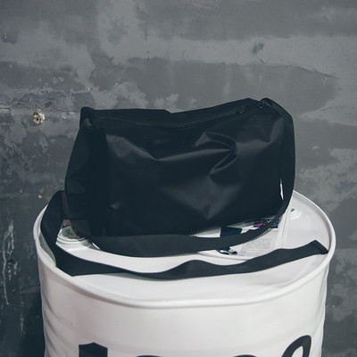 Sport és hétköznapi férfi táska többféle színben