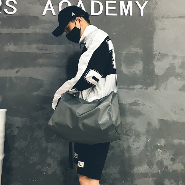 Sport és hétköznapi férfi táska többféle színben