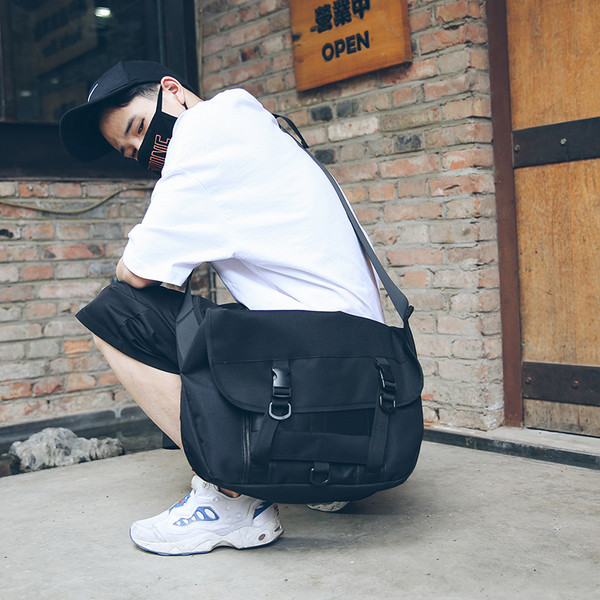 Modern nagy táska különböző színekben, férfiak és nők számára egyaránt