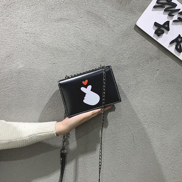 Stílusos női táska virágmotívummal, három színben