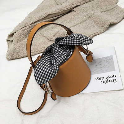 Γυναικείες τσάντες με κορδέλα σε μερικά χρώματα