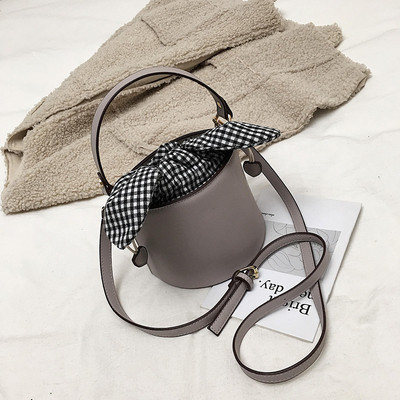 Γυναικείες τσάντες με κορδέλα σε μερικά χρώματα