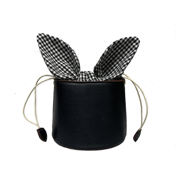 Γυναικείες τσάντες με κορδέλα σε μερικά χρώματα