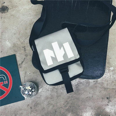 Hétköznapi férfi kistáska több színben rátéttel