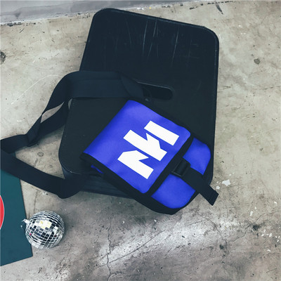 Hétköznapi férfi kistáska több színben rátéttel