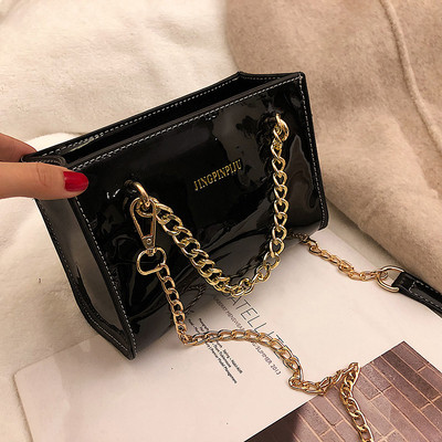 Κομψή γυναικεία τσάντα με μεταλλική αλυσίδα σε τρία χρώματα