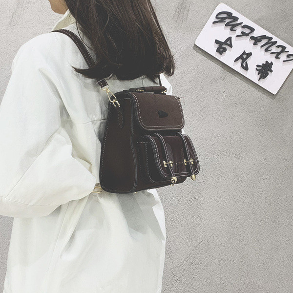 Modern női hátizsák több színben, fém elemmel