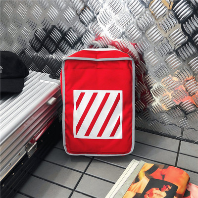 Naprakész hátizsák férfiaknak és nőknek négy színben