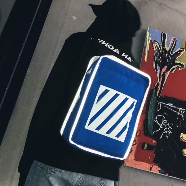 Naprakész hátizsák férfiaknak és nőknek négy színben