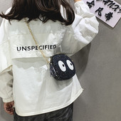 Stílusos kézitáska bojttal és 3D díszítéssel