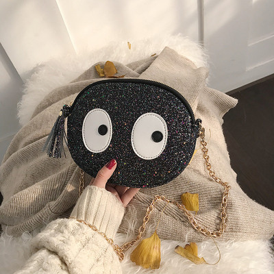 Stílusos kézitáska bojttal és 3D díszítéssel