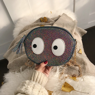 Stílusos kézitáska bojttal és 3D díszítéssel