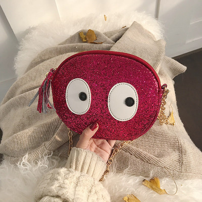 Stílusos kézitáska bojttal és 3D díszítéssel