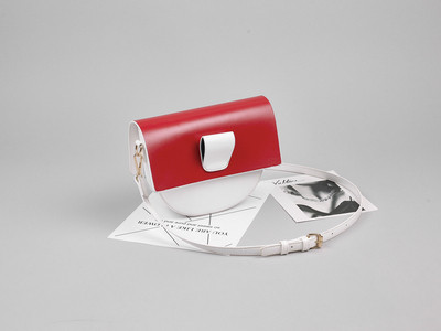 Modern női táska három színben, fém elemmel