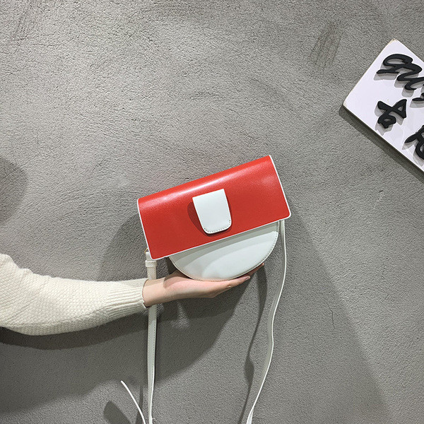 Modern női táska három színben, fém elemmel