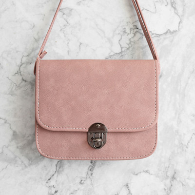 HIT Női táska fém rögzítéssel több színben