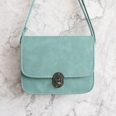 HIT Női táska fém rögzítéssel több színben