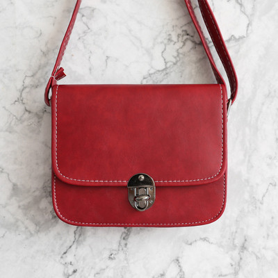 HIT Női táska fém rögzítéssel több színben