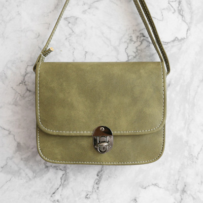 HIT Női táska fém rögzítéssel több színben