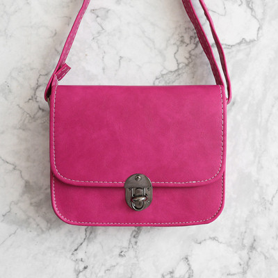 HIT Női táska fém rögzítéssel több színben