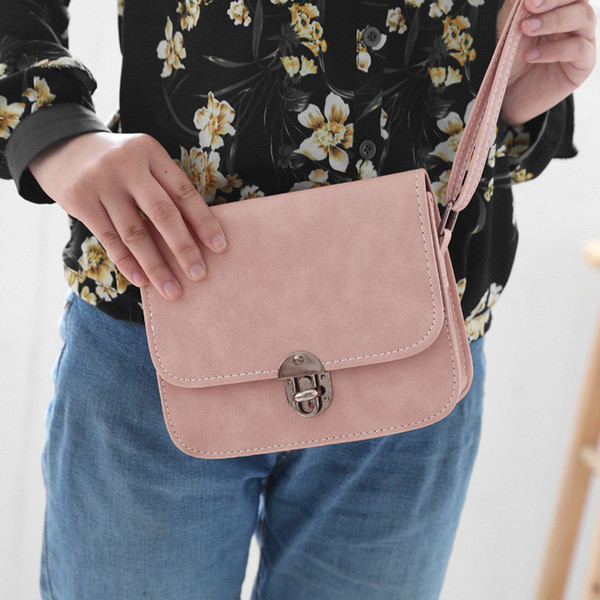 HIT Női táska fém rögzítéssel több színben