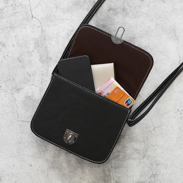 HIT Női táska fém rögzítéssel több színben