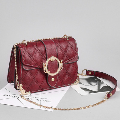 Eko bőrből készült modern női táska fém lánccal