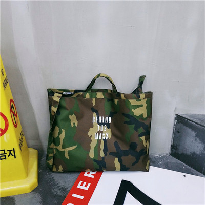 Egyszerű férfi táska több színben, felirattal