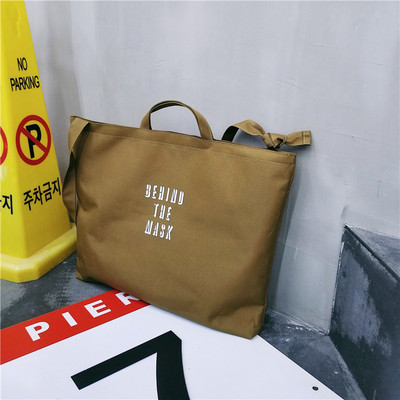 Egyszerű férfi táska több színben, felirattal