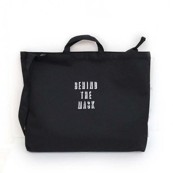 Egyszerű férfi táska több színben, felirattal