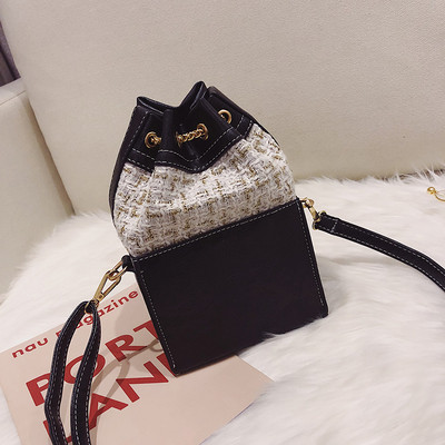 Eko bőrből készült alkalmi női táska, hosszú füllel, fém elemmel