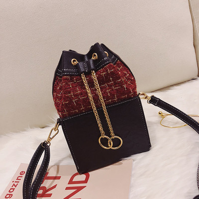 Eko bőrből készült alkalmi női táska, hosszú füllel, fém elemmel